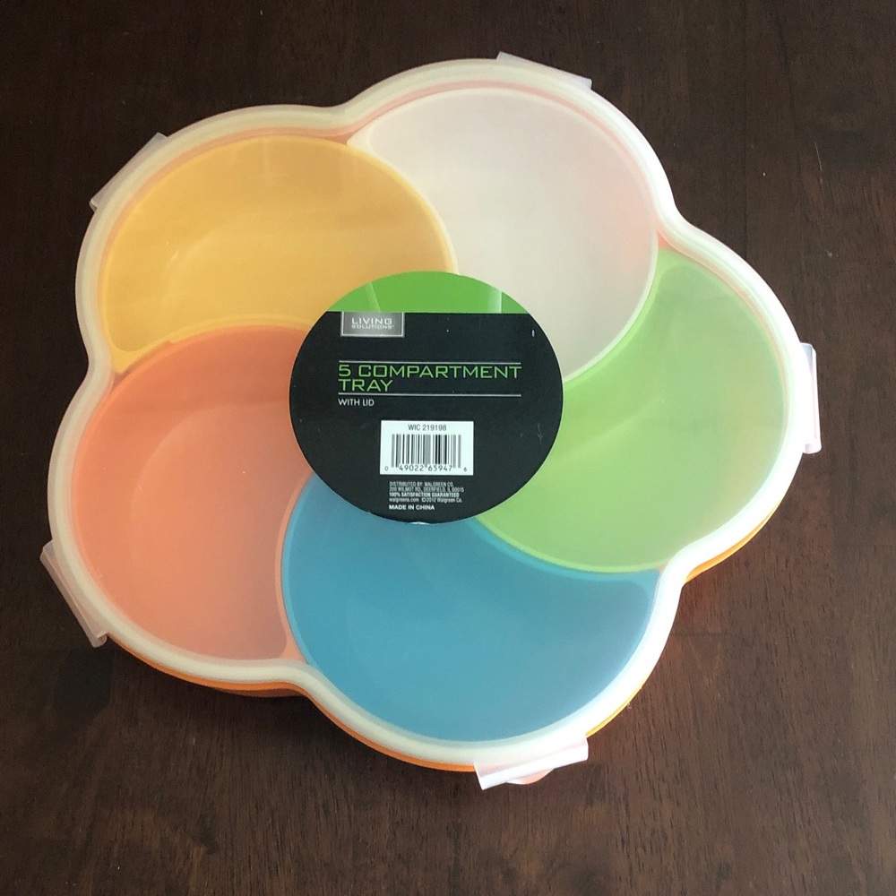 🏋️‍♂️ 5-Compartment Snack Tray with Lid